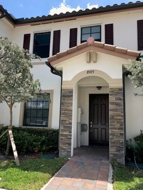 8923 W 35th Ave, Hialeah, FL 33018