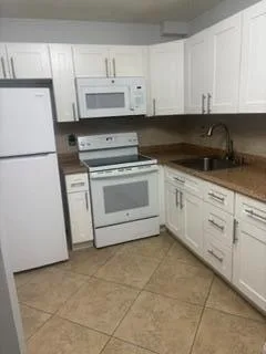 600 VILLAGE GREEN Court # 220, Palm Springs, FL 33461