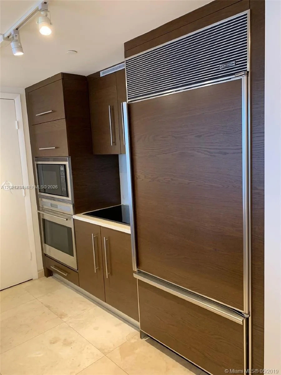 475 Brickell Ave # 1813, Miami, FL 33131 photo 9