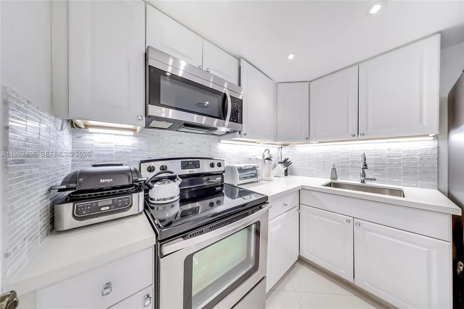 800 West Ave # 605, Miami Beach, FL 33139 photo 2