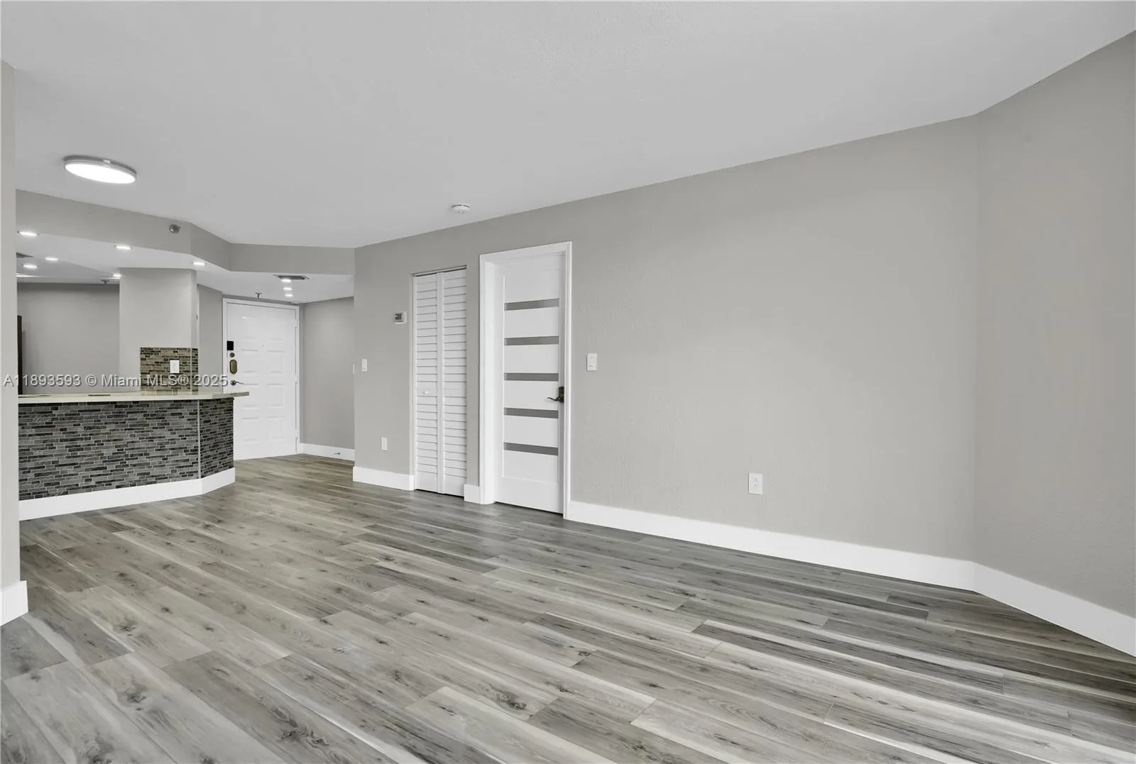 5880 Collins Ave # 403, Miami Beach, FL 33140 photo 11