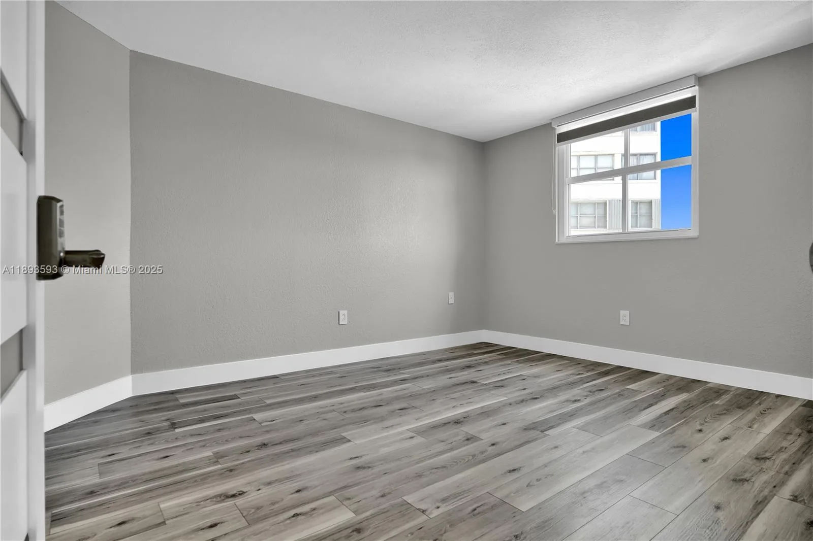 5880 Collins Ave # 403, Miami Beach, FL 33140 photo 13