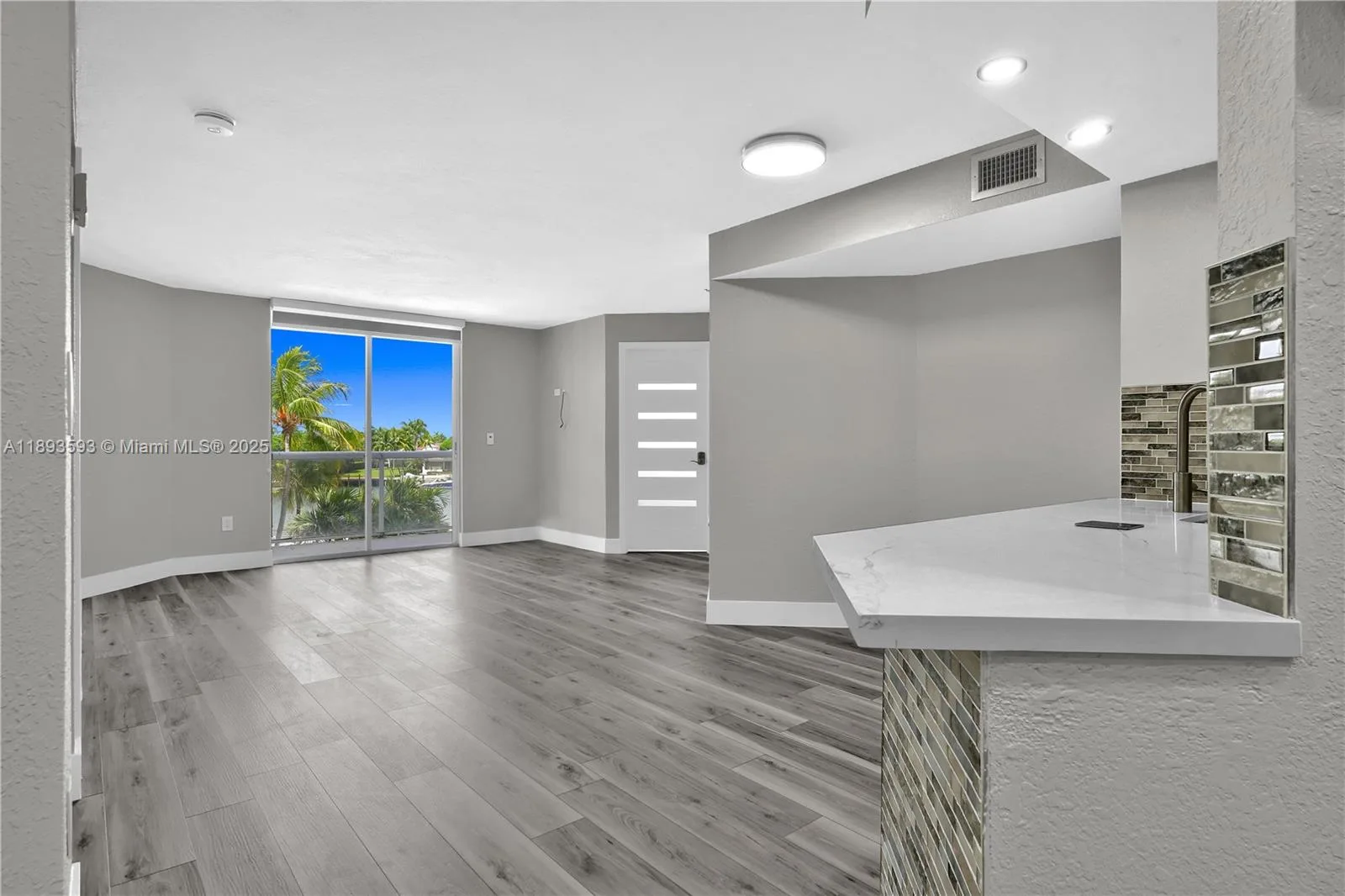 5880 Collins Ave # 403, Miami Beach, FL 33140 photo 2