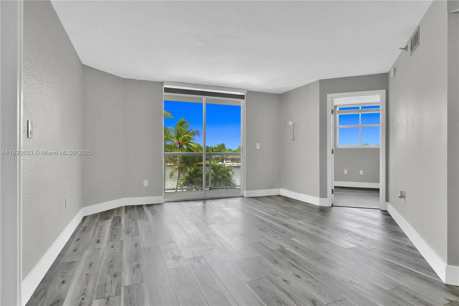 5880 Collins Ave # 403, Miami Beach, FL 33140 photo 3