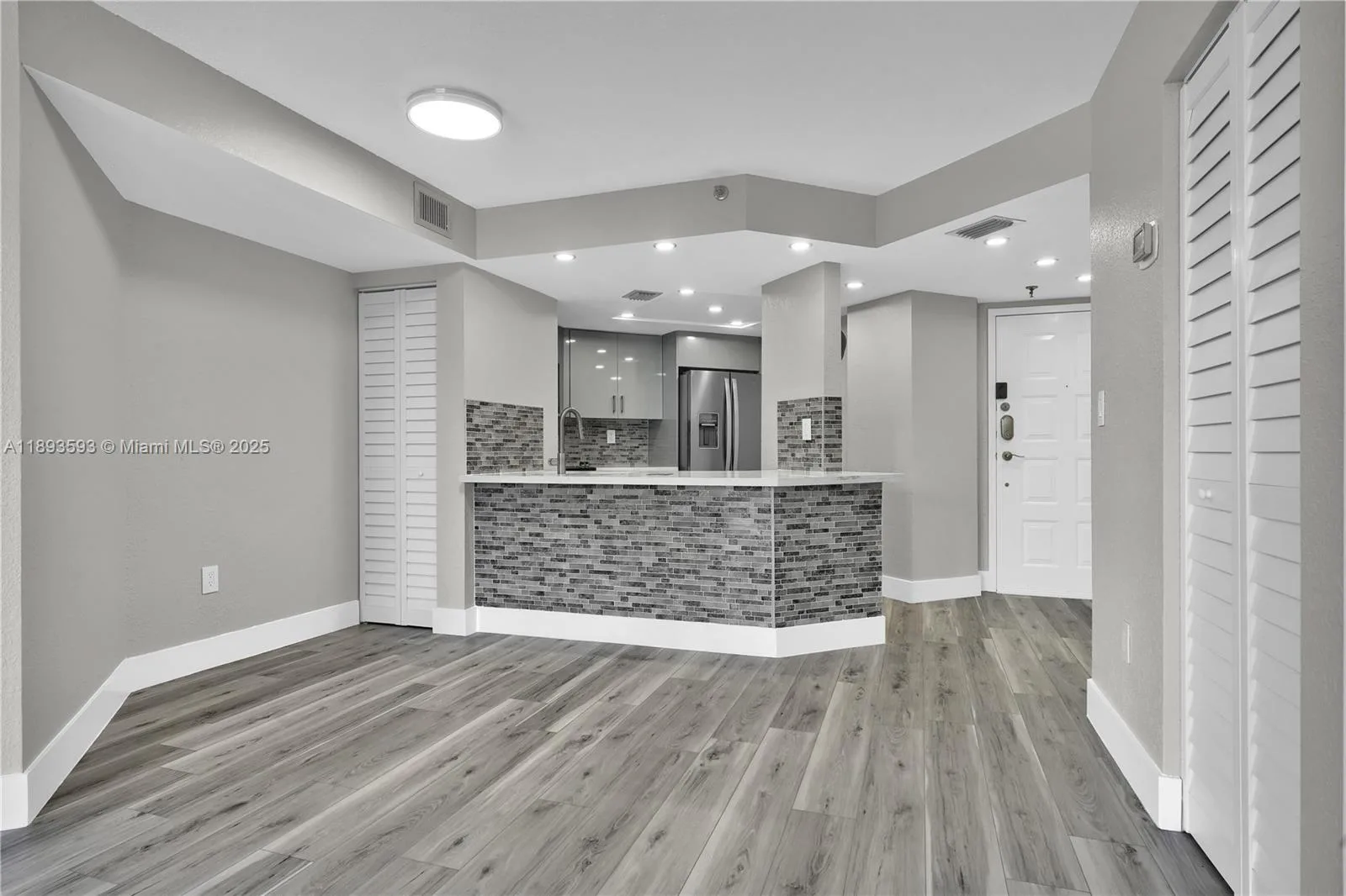 5880 Collins Ave # 403, Miami Beach, FL 33140 photo 7