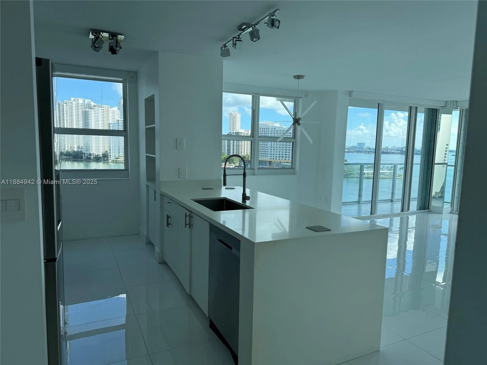 1155 Brickell Bay Dr # 1210, Miami, FL 33131 photo 13