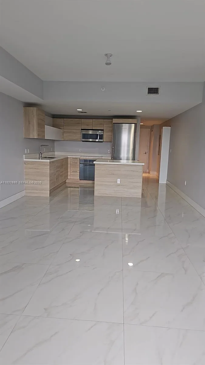 16385 Biscayne Blvd # 902, North Miami Beach, FL 33160