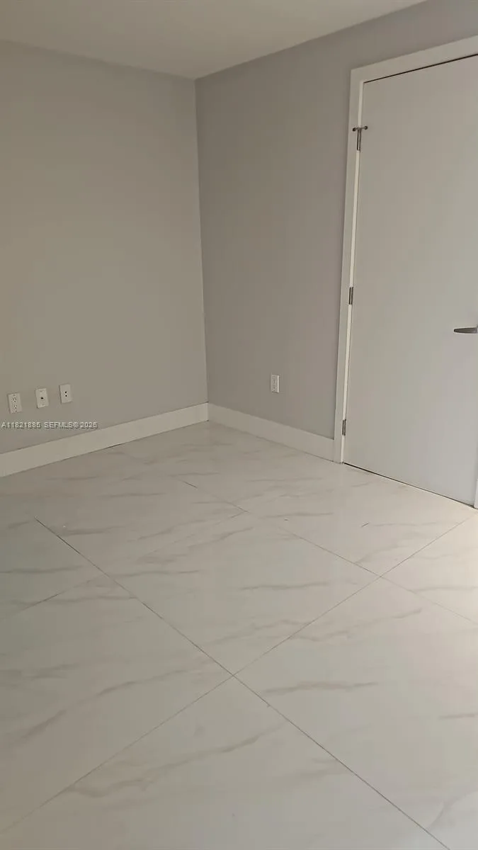 16385 Biscayne Blvd # 902, North Miami Beach, FL 33160 photo 5