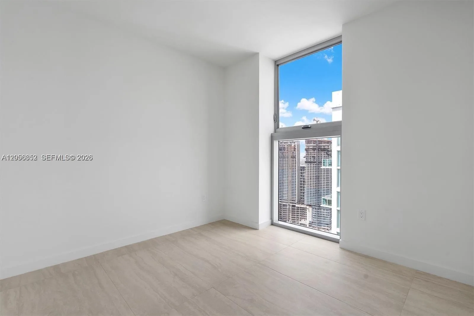 77 SE 5th St # 4106, Miami, FL 33131 photo 13