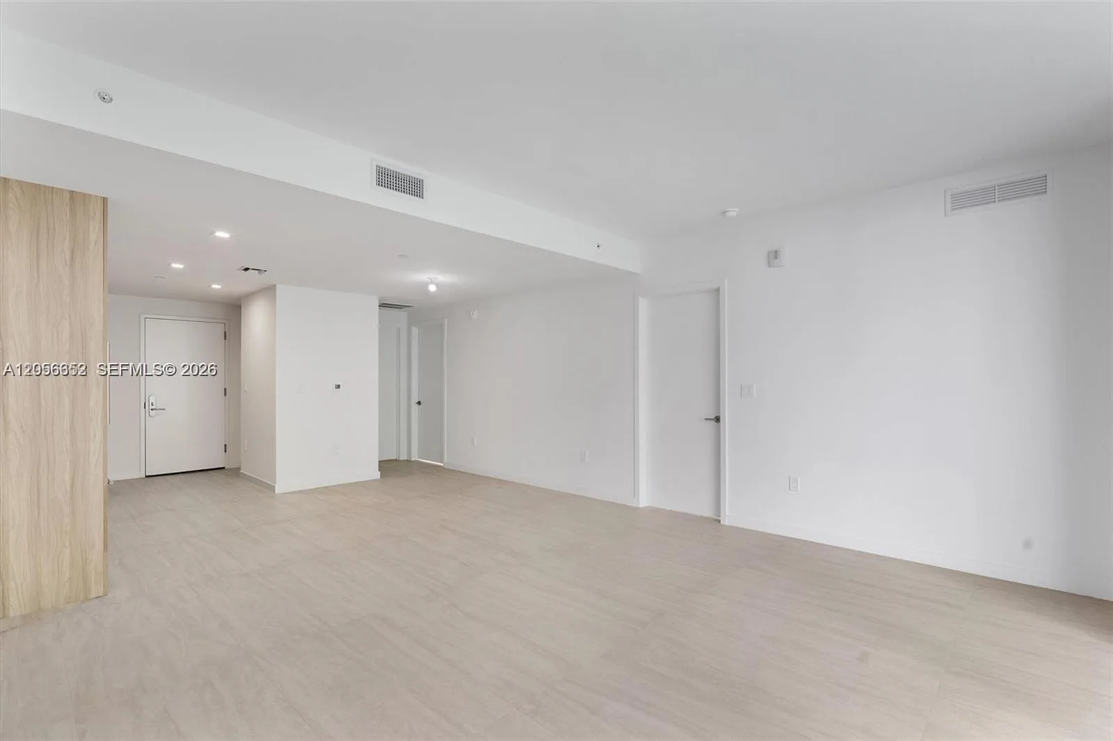 77 SE 5th St # 4106, Miami, FL 33131 photo 5