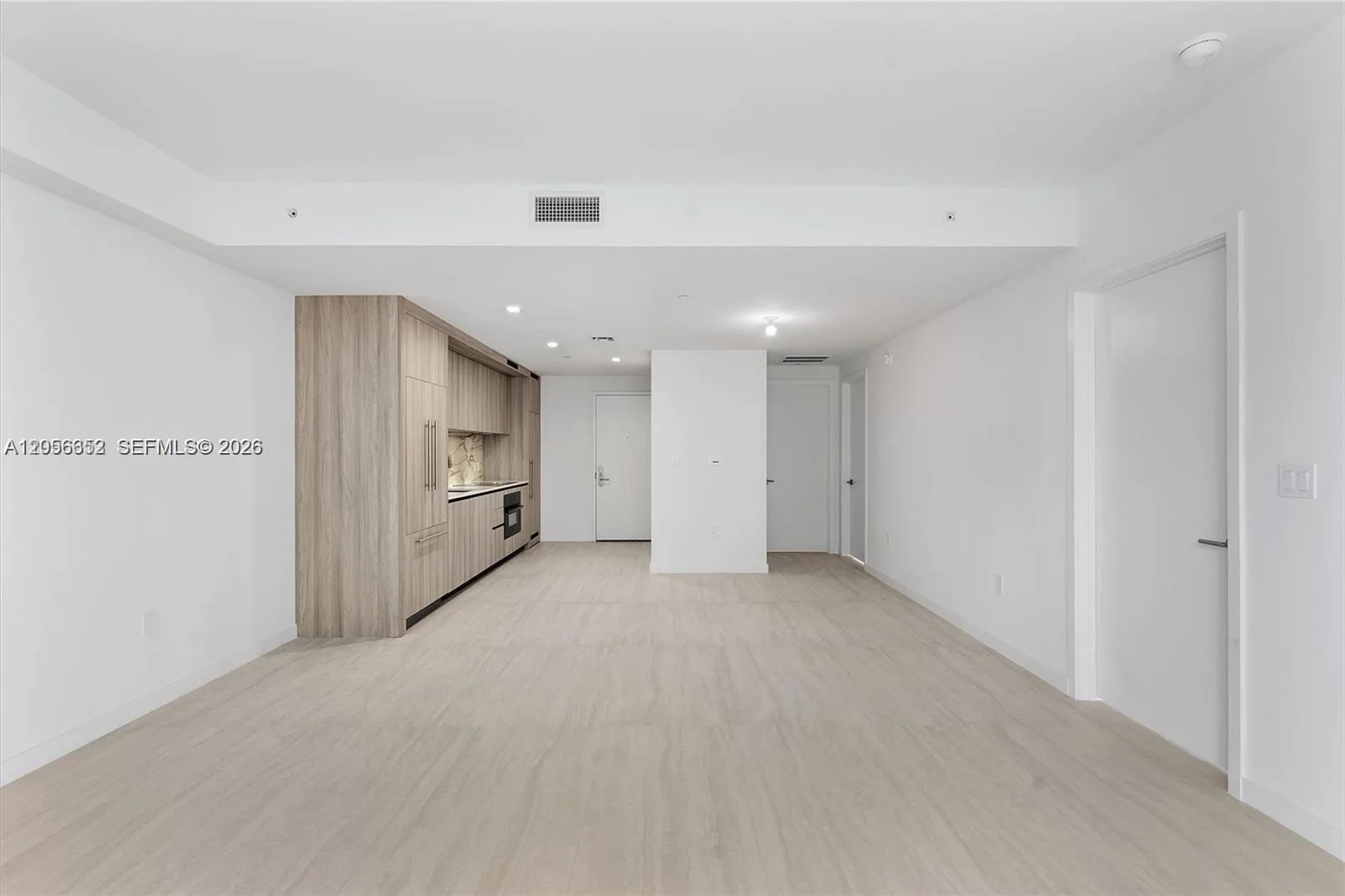77 SE 5th St # 4106, Miami, FL 33131 photo 6
