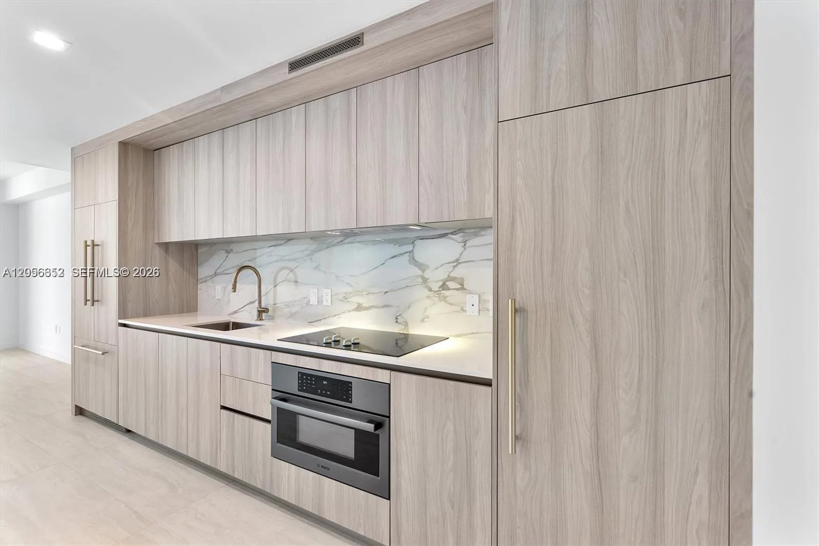 77 SE 5th St # 4106, Miami, FL 33131 photo 8