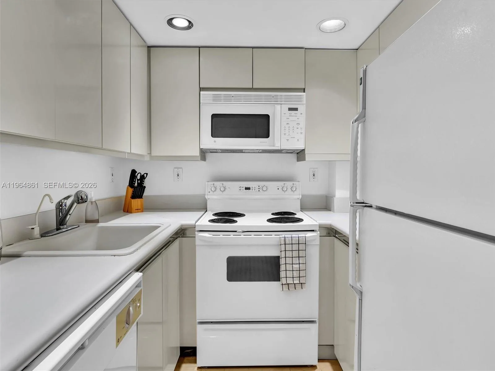 21150 Point Pl # 305, Aventura, FL 33180 photo 3