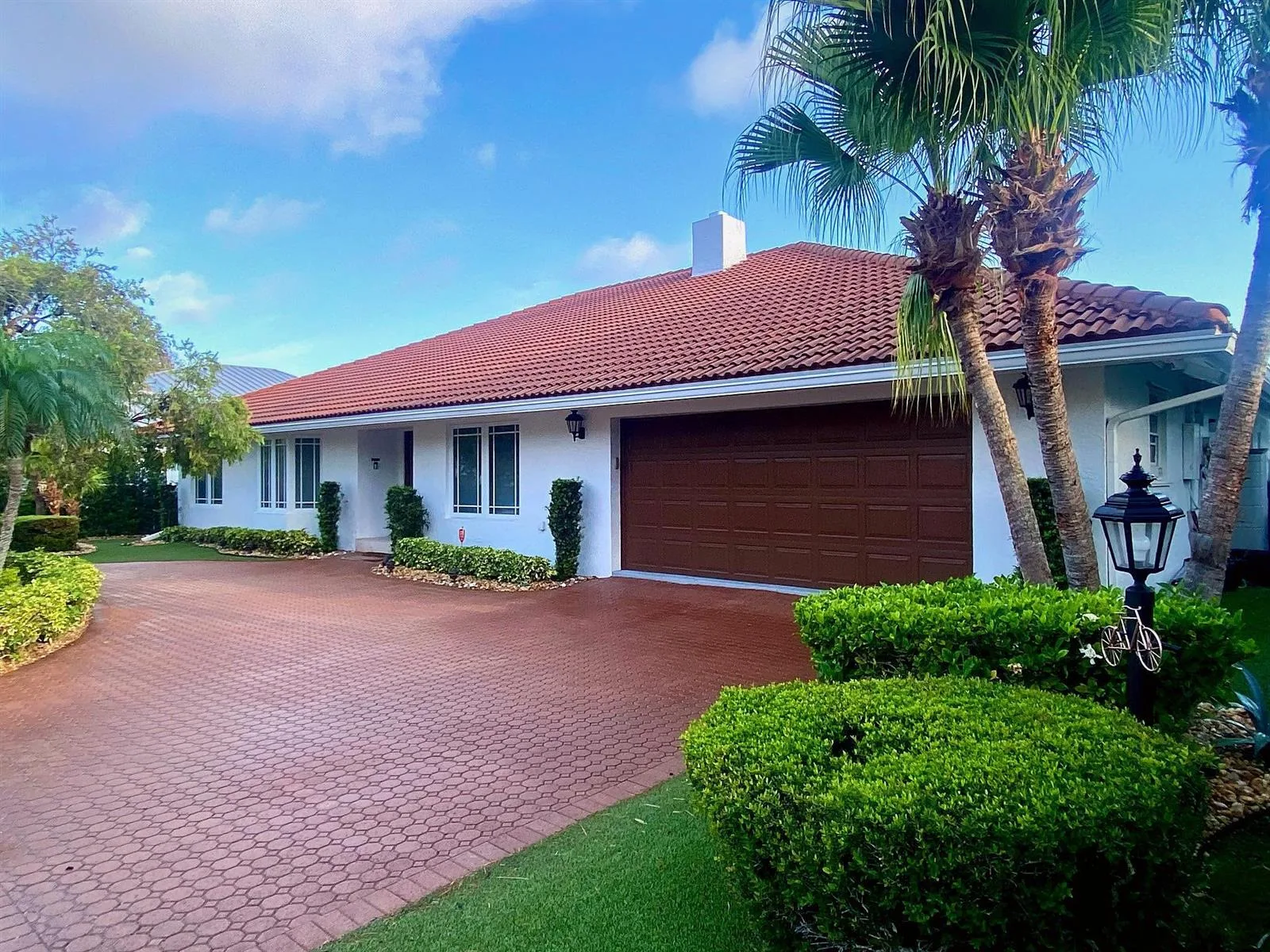 885 NE Mulberry Drive, Boca Raton, FL 33487 photo 2