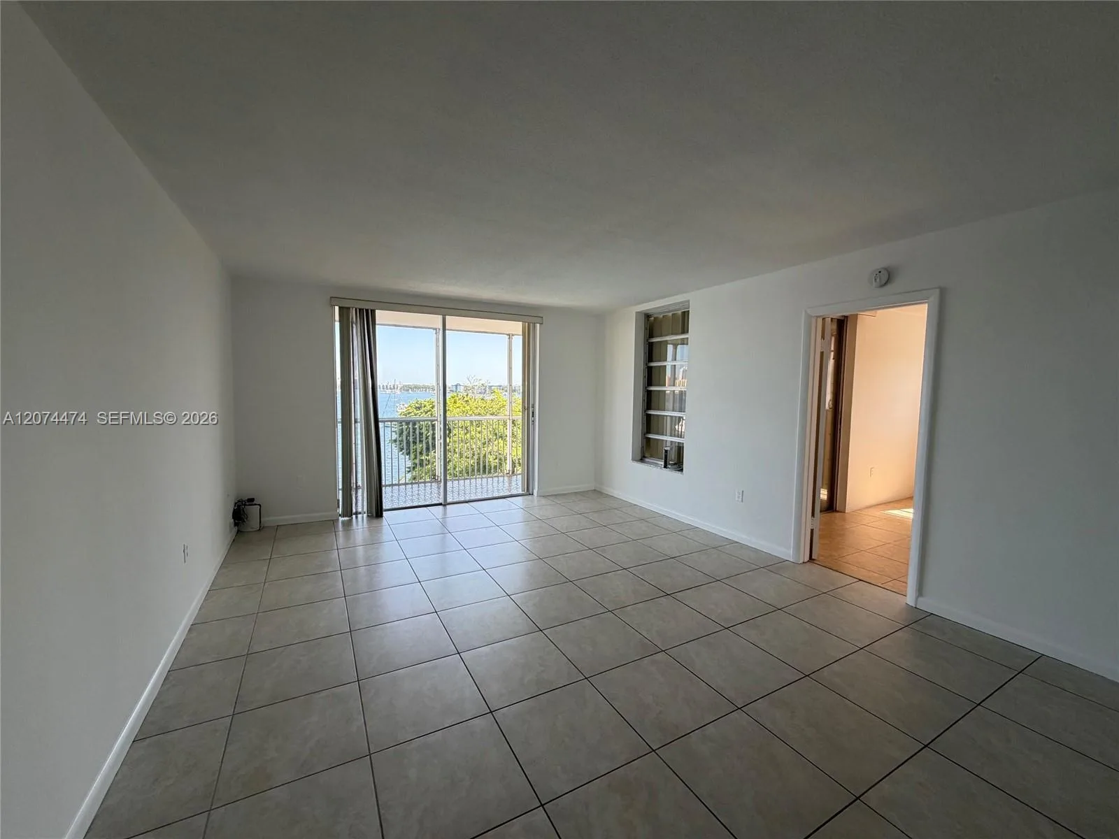 2910 Point East Dr # M514, Aventura, FL 33160