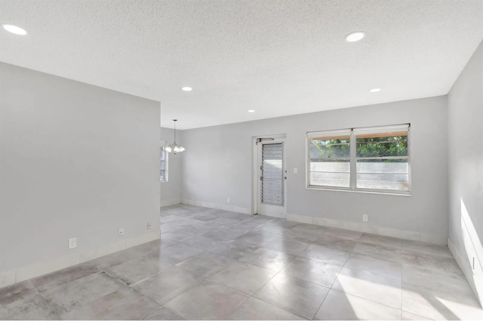 121 BEDFORD E, West Palm Beach, FL 33417 photo 4