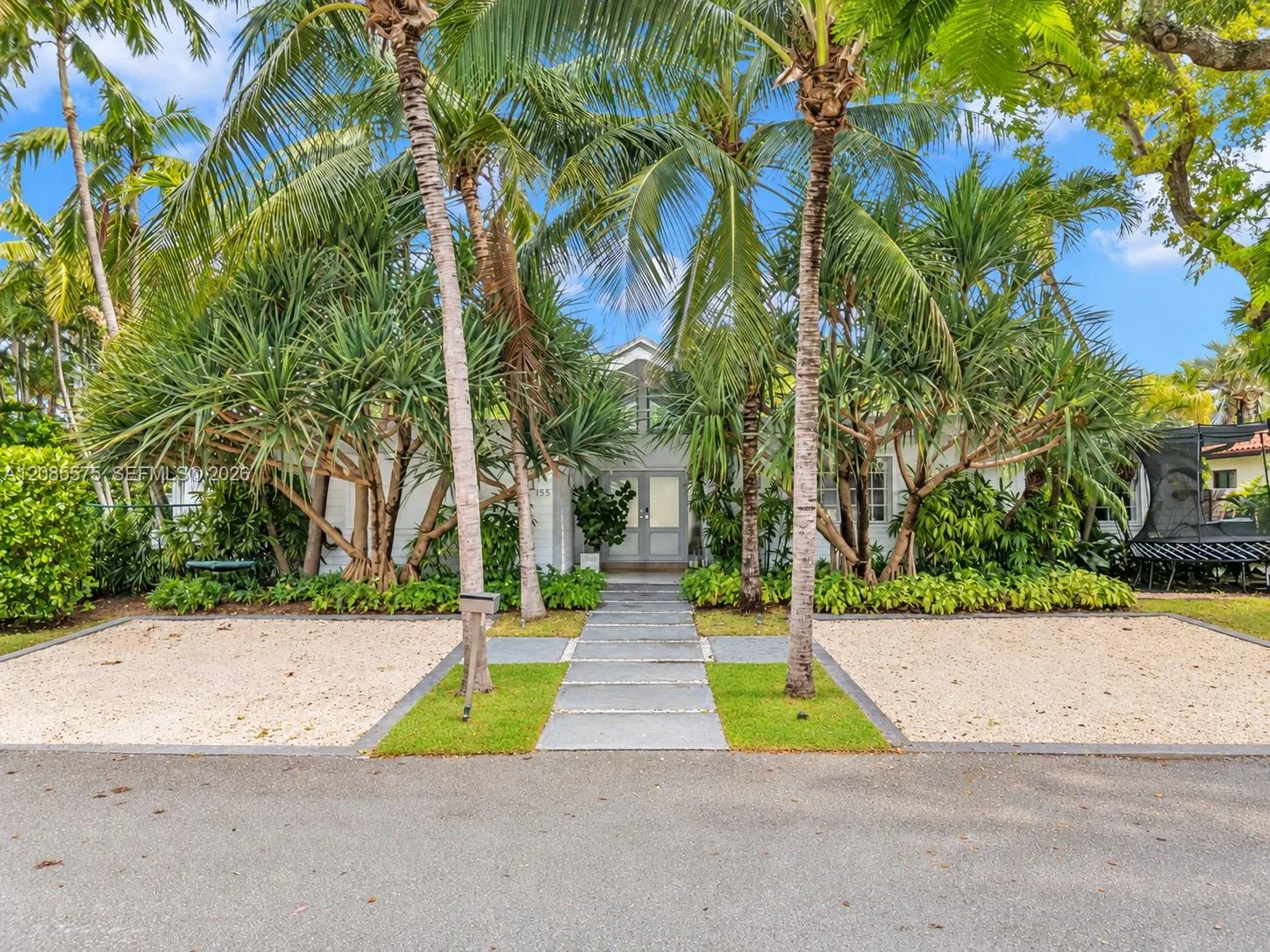 755 Curtiswood Dr, Key Biscayne, FL 33149