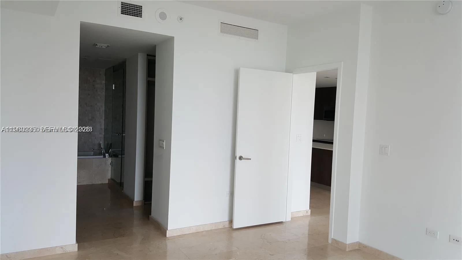 68 SE 6th St # 3305, Miami, FL 33131 photo 11