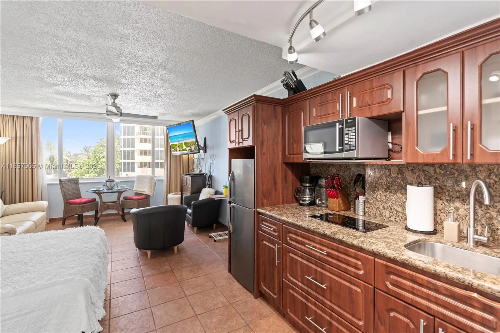19201 Collins Ave # 129, Sunny Isles Beach, FL 33160 photo 11