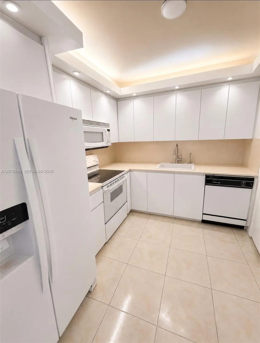 600 Three Islands Blvd # 1707, Hallandale Beach, FL 33009