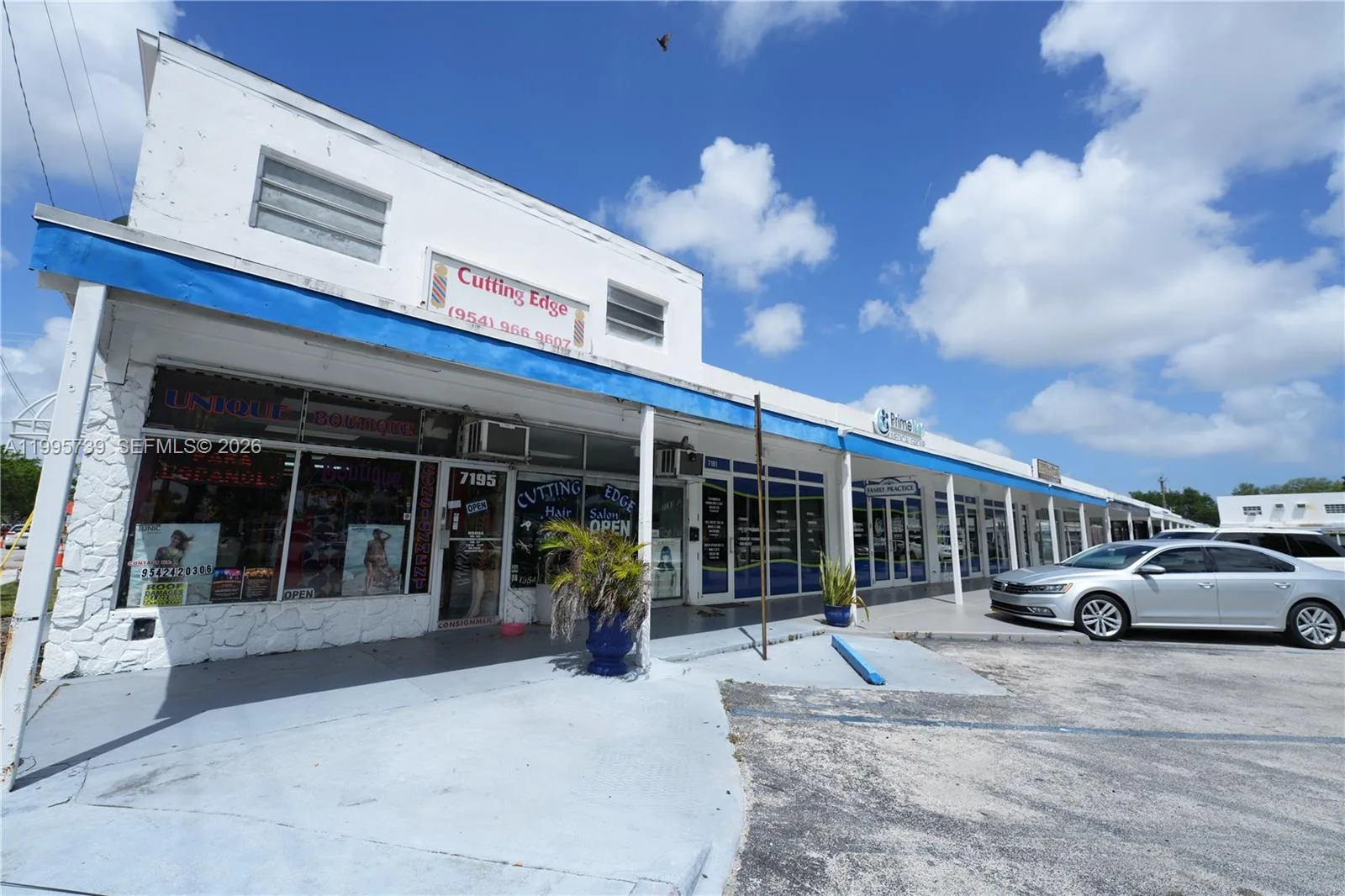 7193-7195 Pembroke Rd, Pembroke Pines, FL 33023 photo 2