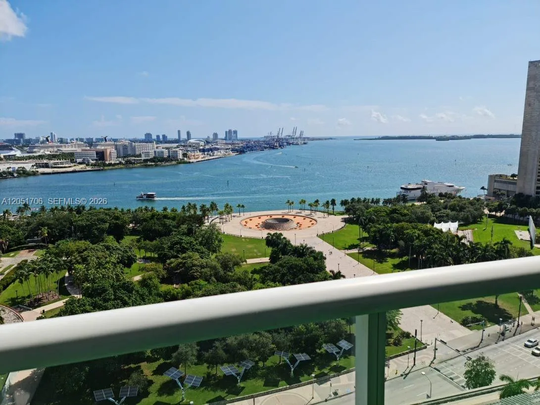 50 Biscayne Blvd # 2810, Miami, FL 33132 photo 2