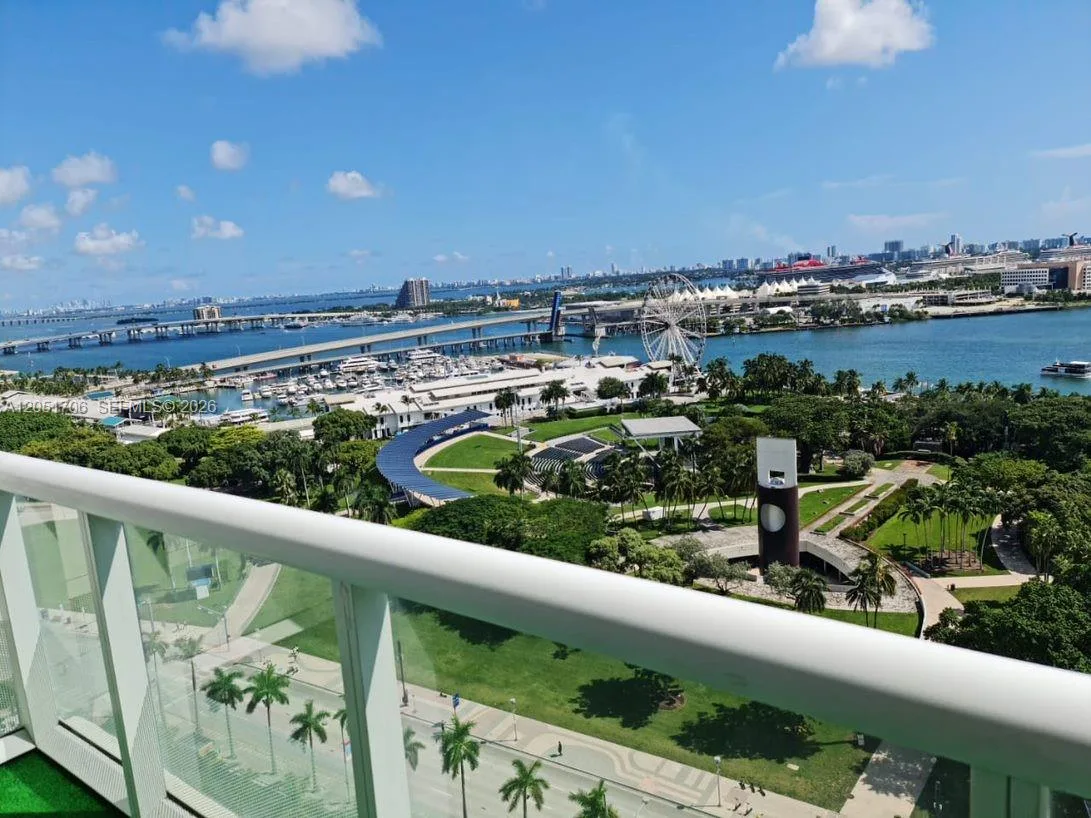 50 Biscayne Blvd # 2810, Miami, FL 33132 photo 4
