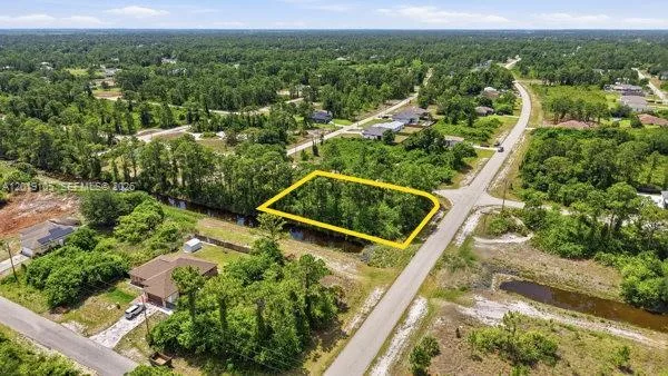 911 Sterling, Lehigh Acres, FL 33974 photo 5