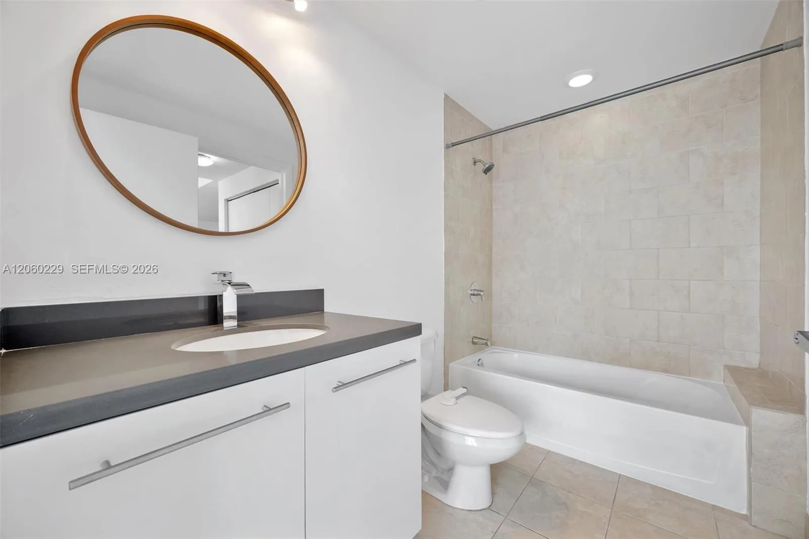 90 SW 3rd St # 2001, Miami, FL 33130 photo 12