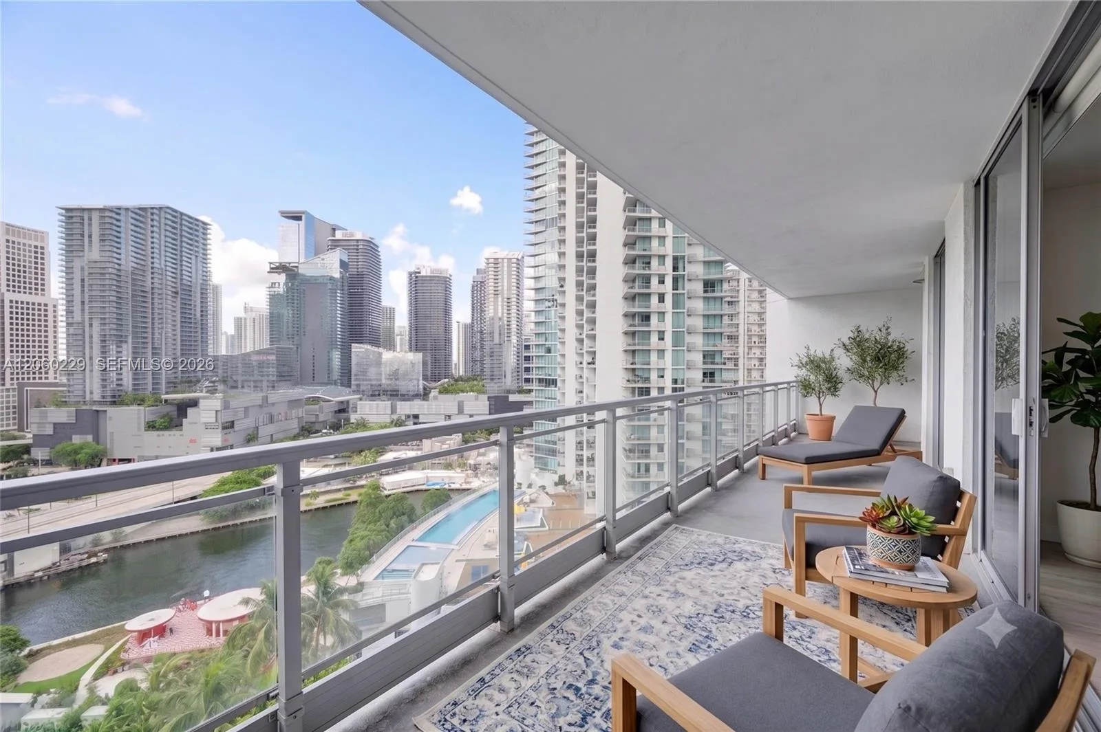 90 SW 3rd St # 2001, Miami, FL 33130 photo 13