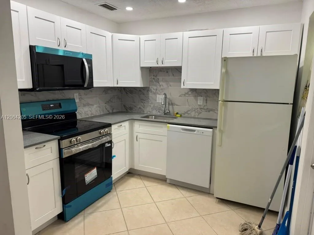 700 Layne Blvd # 115, Hallandale Beach, FL 33009 photo 8
