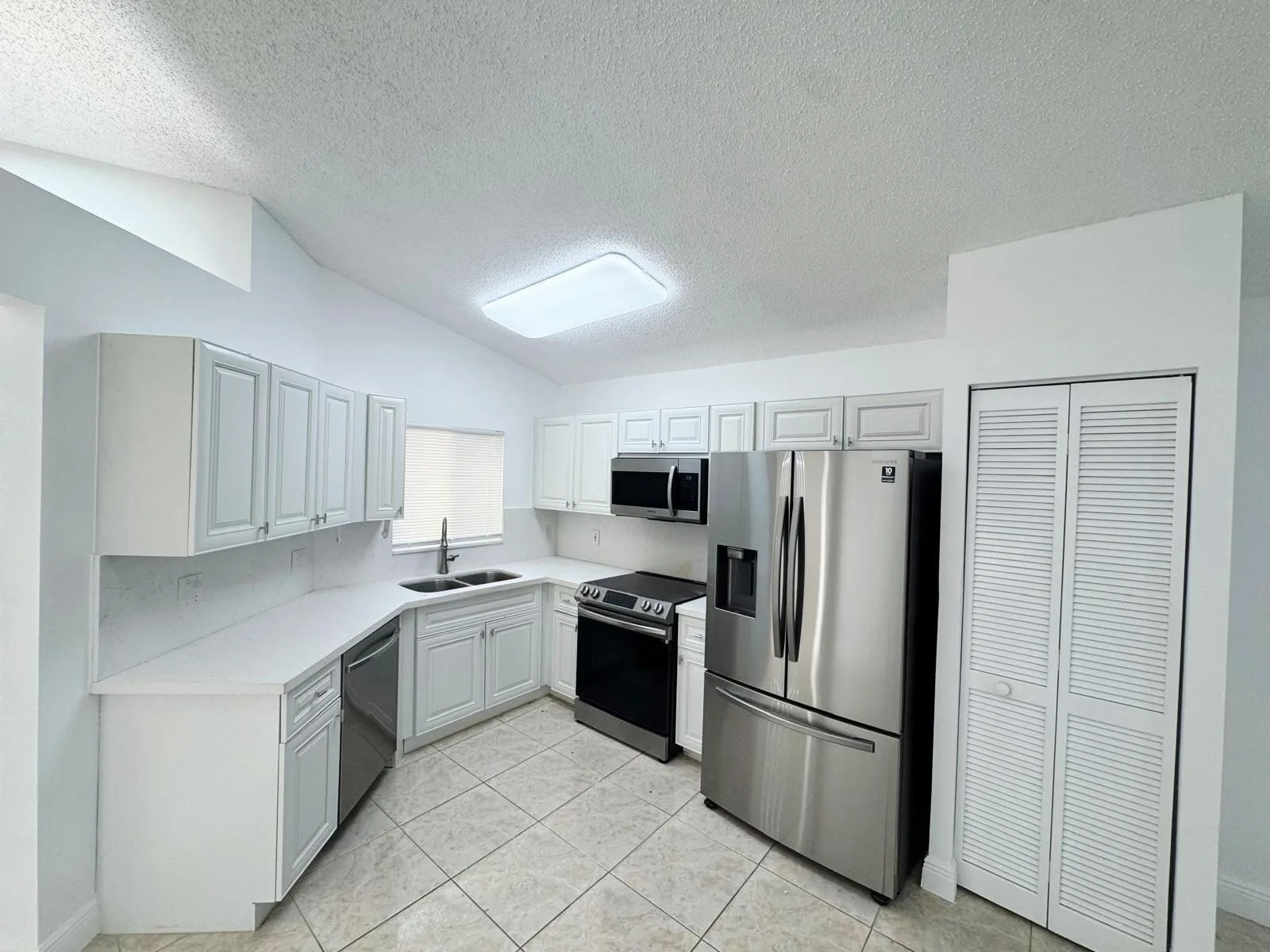 17904 SW 1st Street, Pembroke Pines, FL 33029 photo 4
