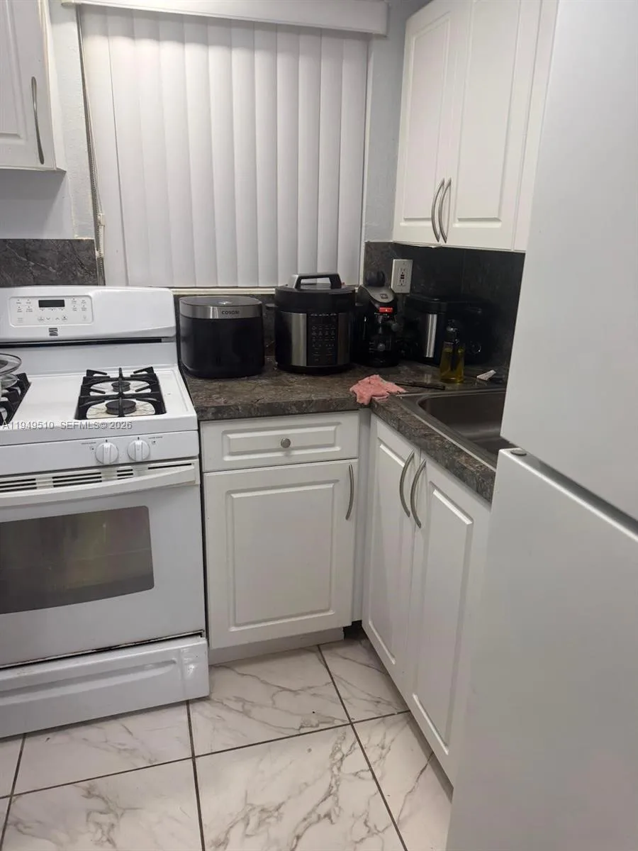 350 E 21st St # 108, Hialeah, FL 33010