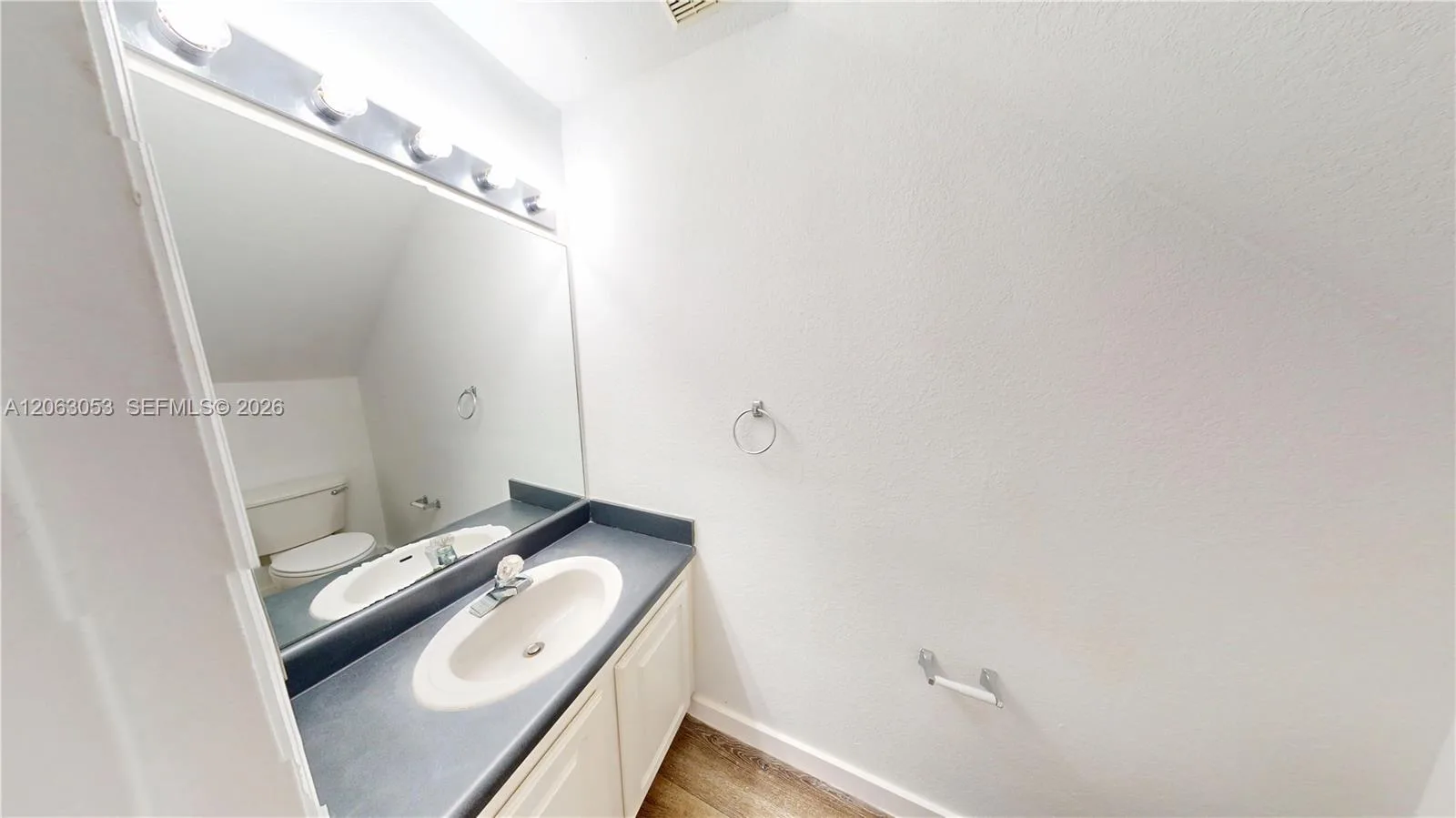 2084 NE 167th St # 2-102, North Miami Beach, FL 33162 photo 4