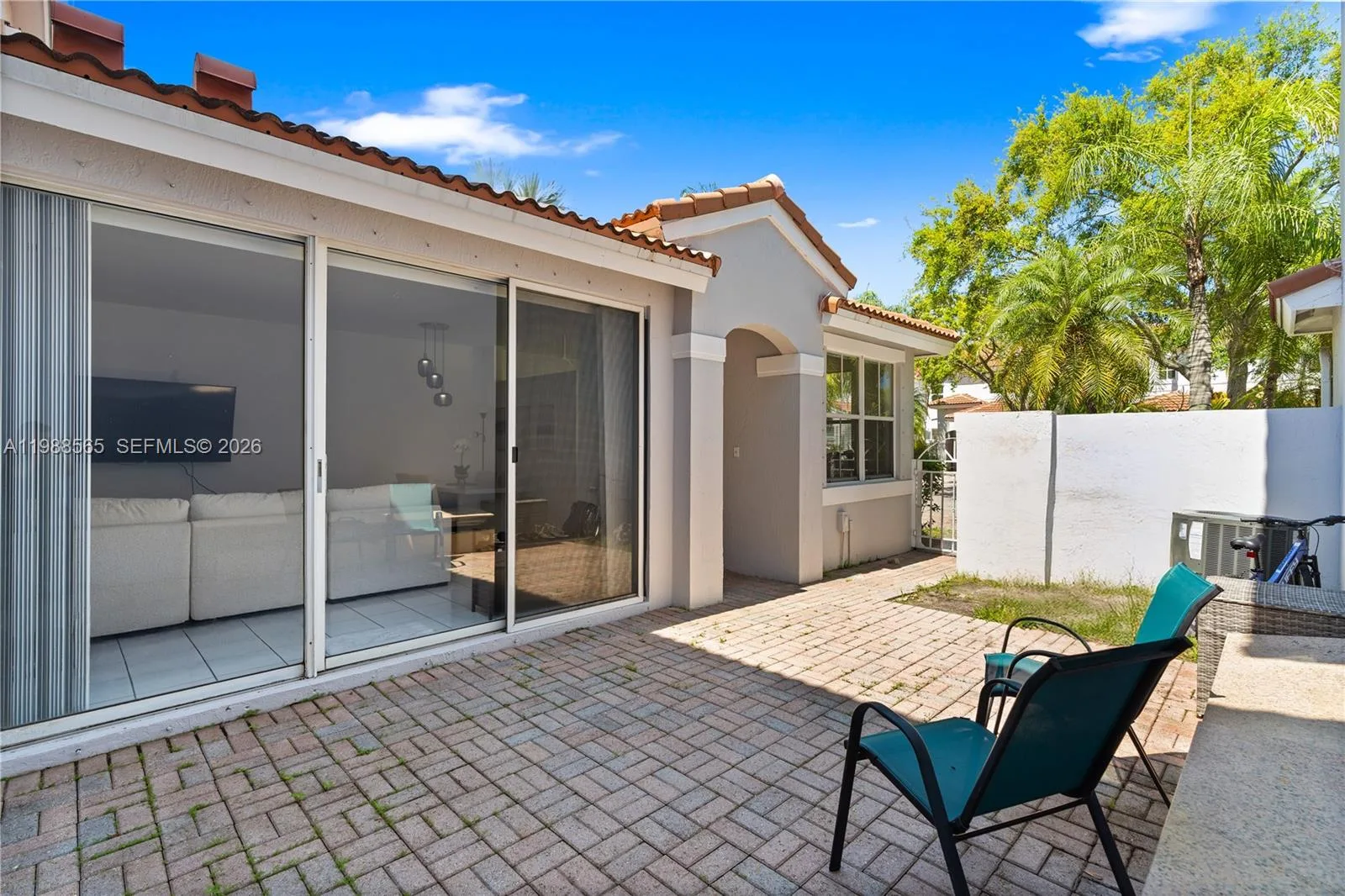 1120 Canella Ln, Hollywood, FL 33019 photo 9