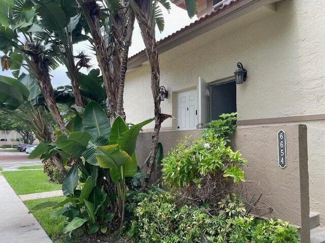 6654 Via Regina, Boca Raton, FL 33433