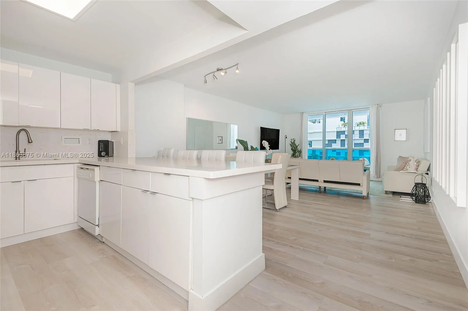 2301 Collins Ave # 401, Miami Beach, FL 33139