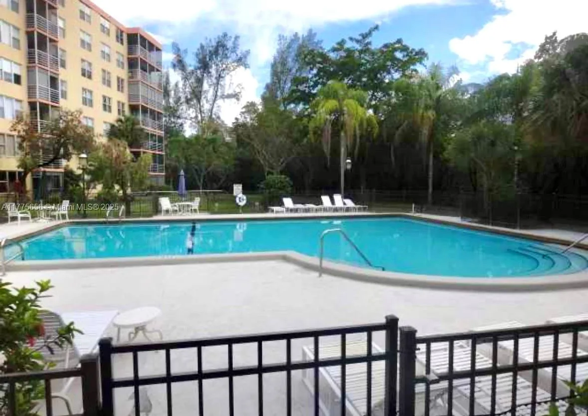 17890 W Dixie Highway # 714, North Miami Beach, FL 33160 photo 2