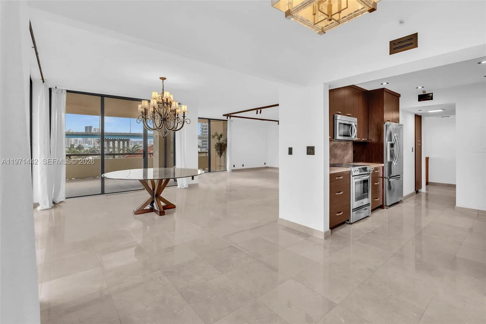 Turnberry Towers – photo 29