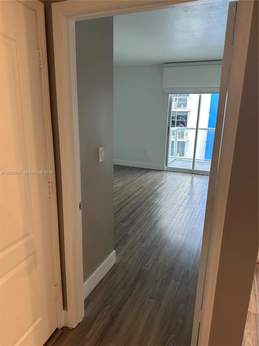 5091 NW 7th St # 811, Miami, FL 33126