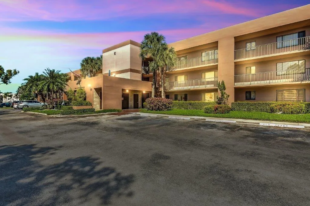 7428 ASHMONT Circle # 210, Tamarac, FL 33321