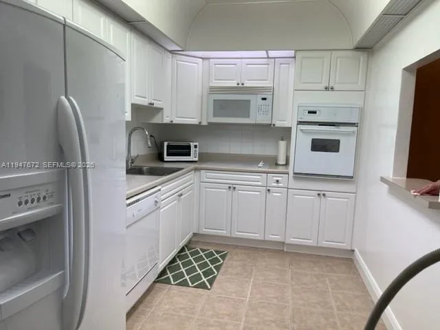19390 Collins Ave # 219, Sunny Isles Beach, FL 33160 photo 2