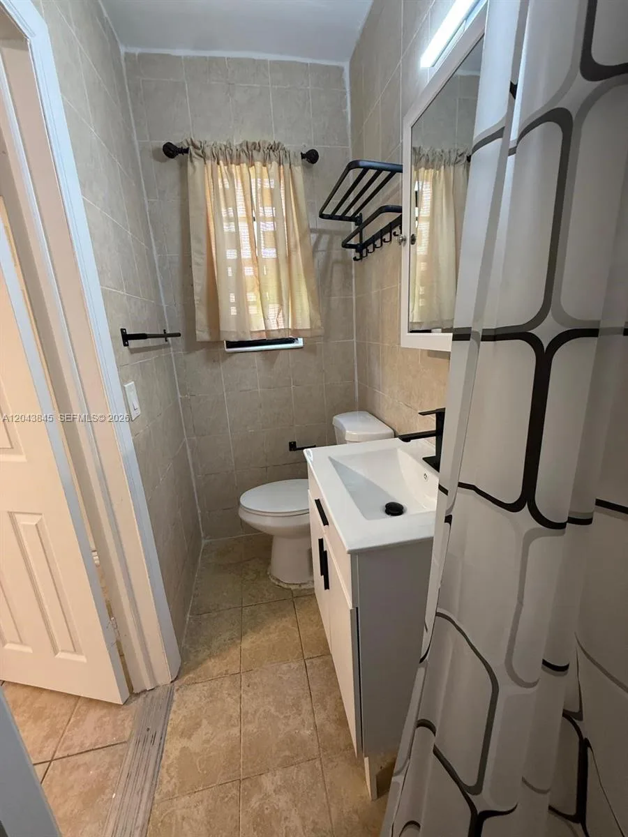 1301 NE 110th St # 3, Miami, FL 33161 photo 3