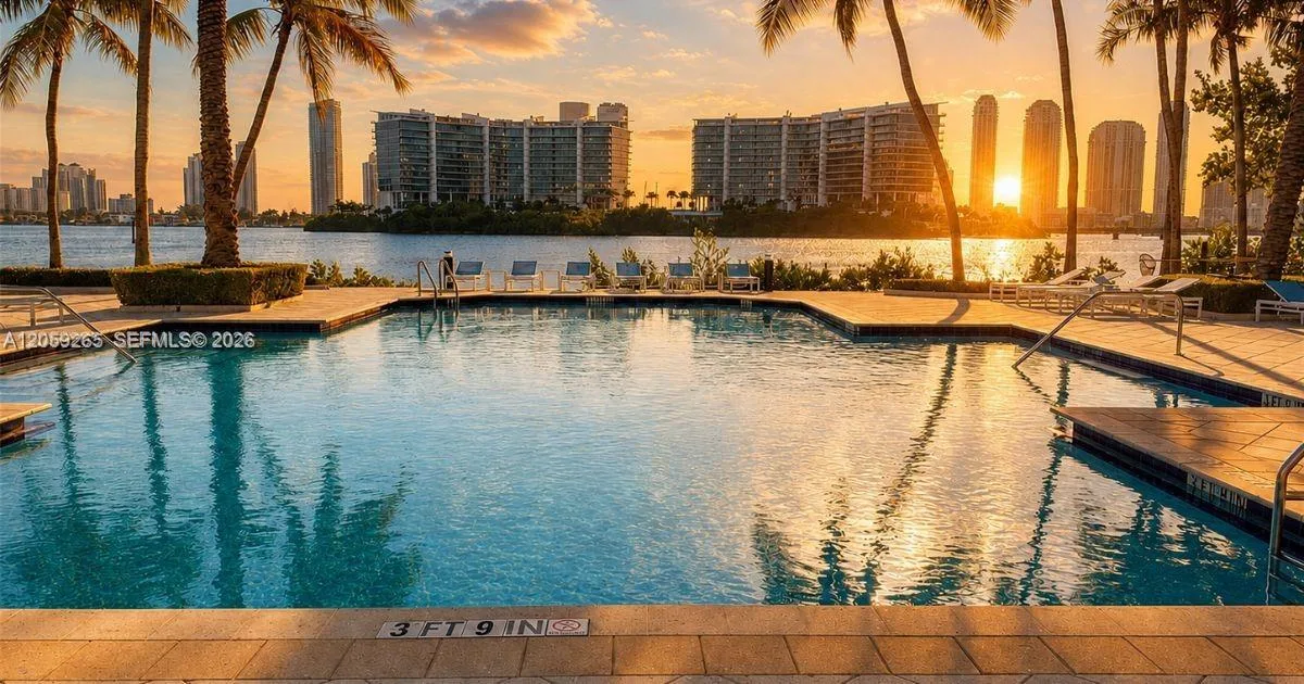 3105 NE 184th St # 7102, Aventura, FL 33160