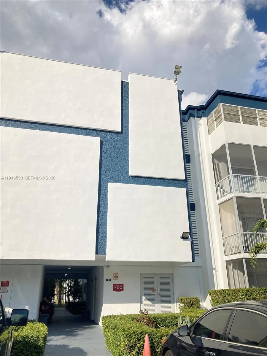 9159 SW 77th Ave # 211, Miami, FL 33156
