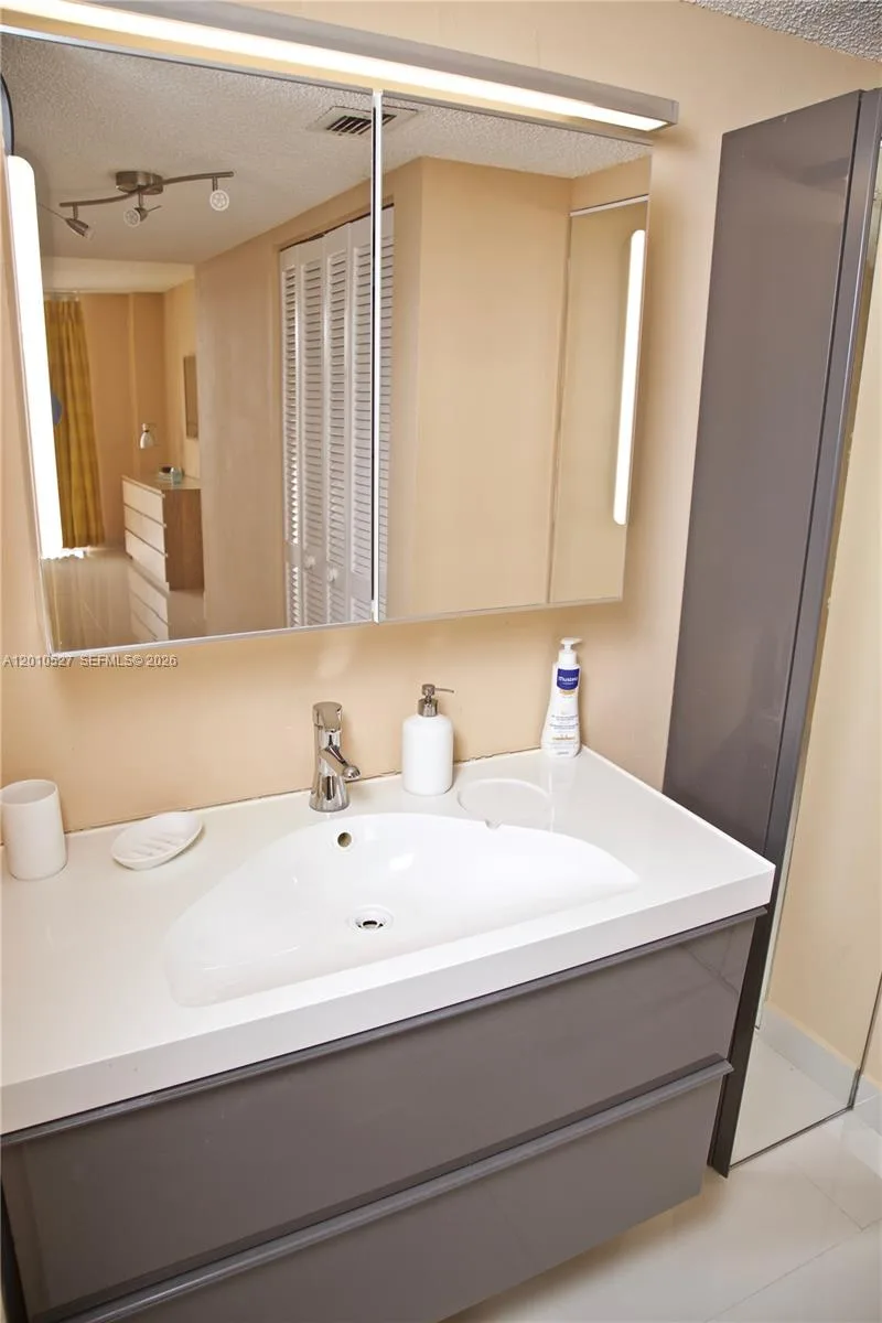 210 174th St # 1107, Sunny Isles Beach, FL 33160 photo 11