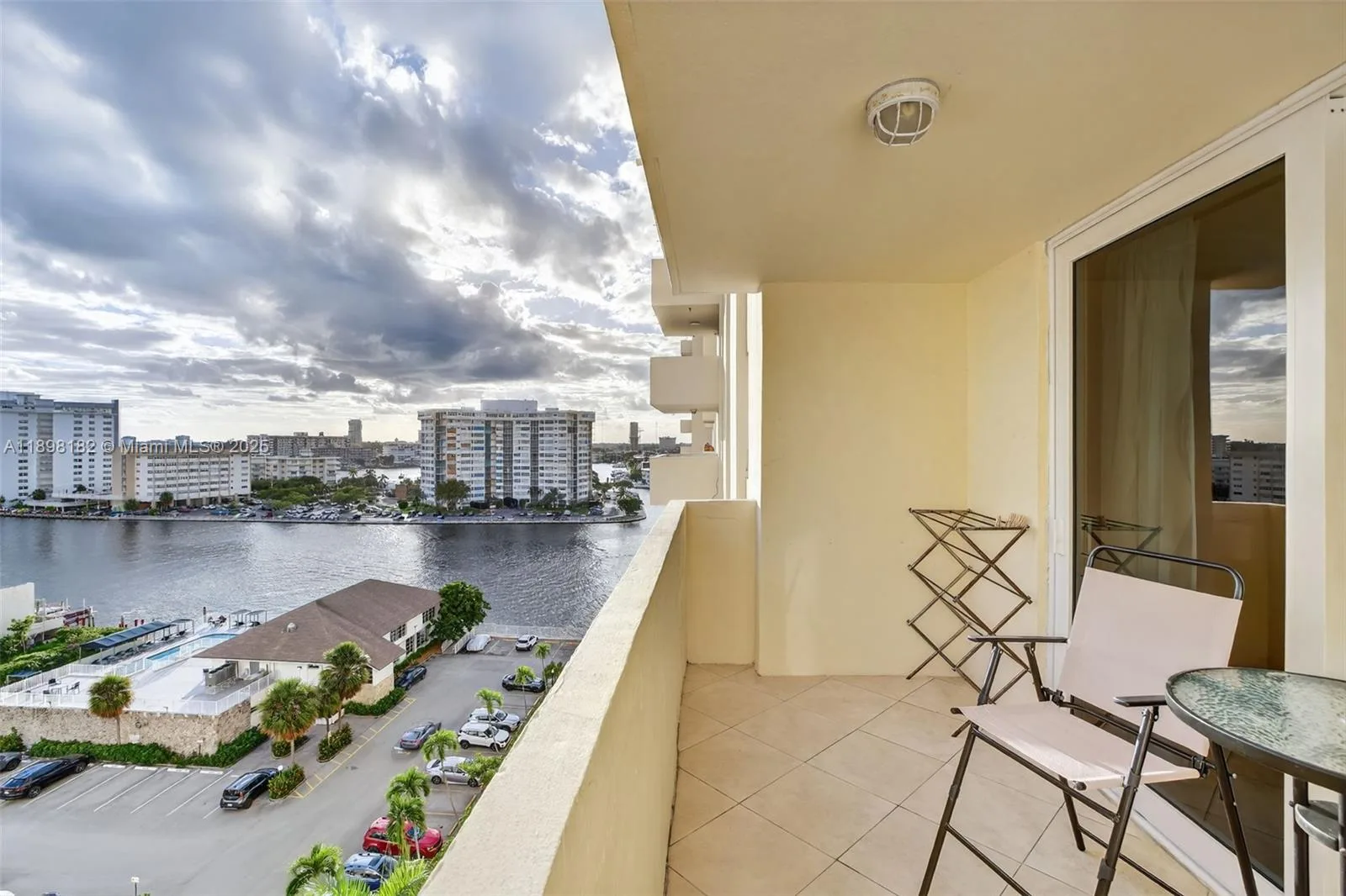 1833 S Ocean Dr # 1004, Hallandale Beach, FL 33009