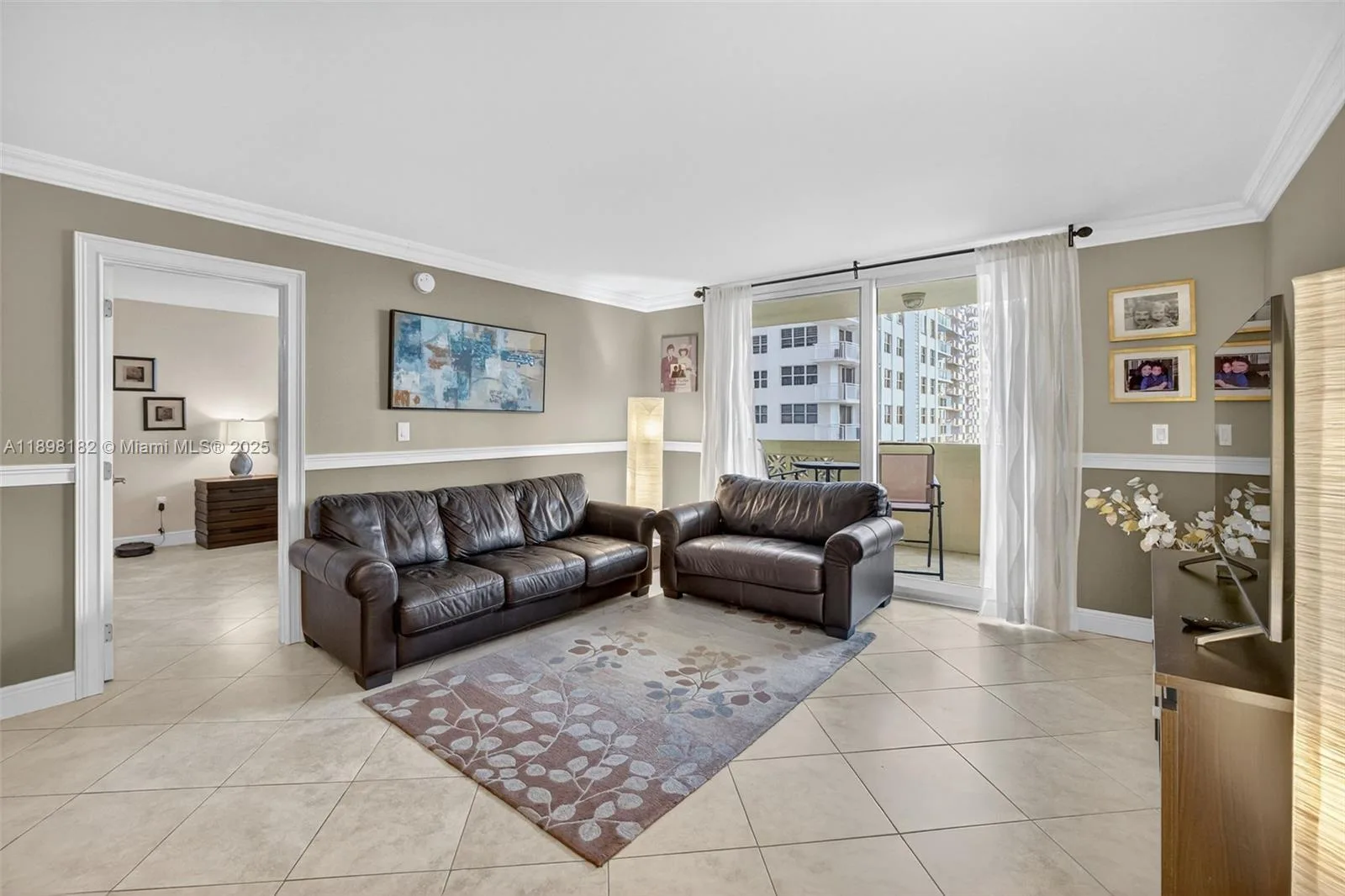 1833 S Ocean Dr # 1004, Hallandale Beach, FL 33009 photo 3