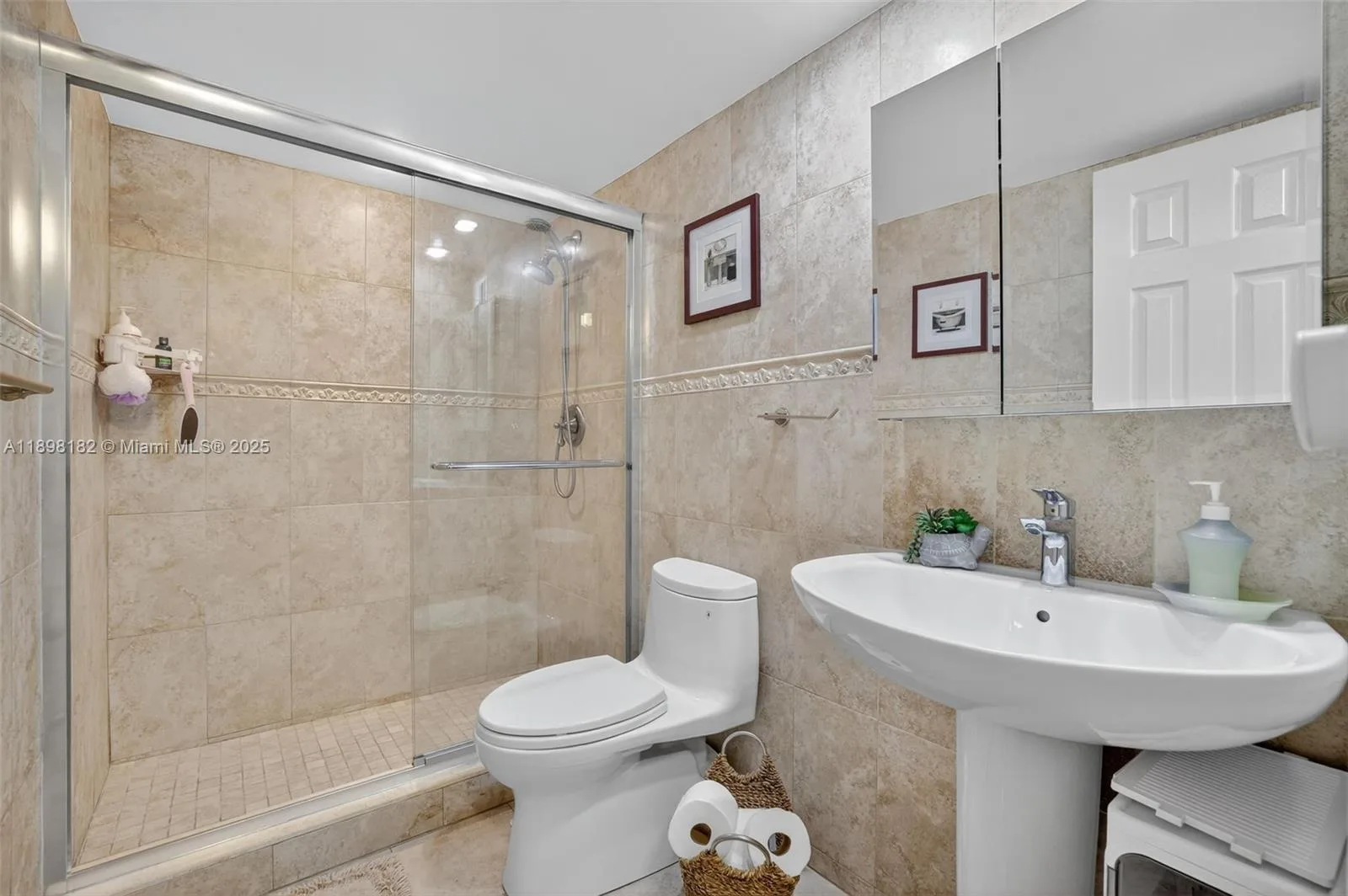 1833 S Ocean Dr # 1004, Hallandale Beach, FL 33009 photo 8