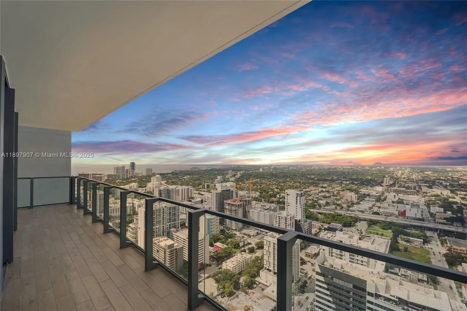88 SW 7th St # 3910, Miami, FL 33130 photo 2
